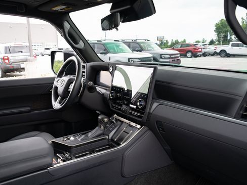 Used 2025 Lexus GX 550 w/ Accessory Package (2T) AWD/4WD image 40