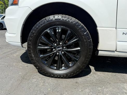 Used 2017 Lincoln Navigator Select AWD/4WD image 9