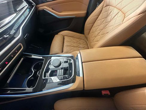 Used 2023 BMW X7 xDrive40i AWD/4WD image 44