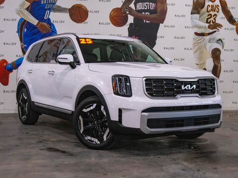 Used 2025 Kia Telluride S image 2