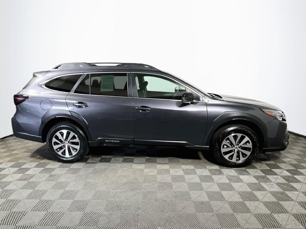 Certified 2025 Subaru Outback Premium AWD/4WD image 8