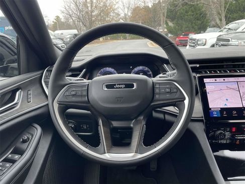 New 2025 Jeep Grand Cherokee L Limited image 27