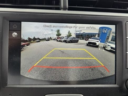 Used 2025 Kia Soul LX w/ LX Technology Package FWD image 23