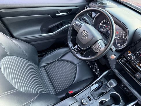 Used 2021 Toyota Highlander XSE image 15