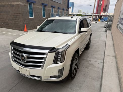 Used 2015 Cadillac Escalade Premium image 10