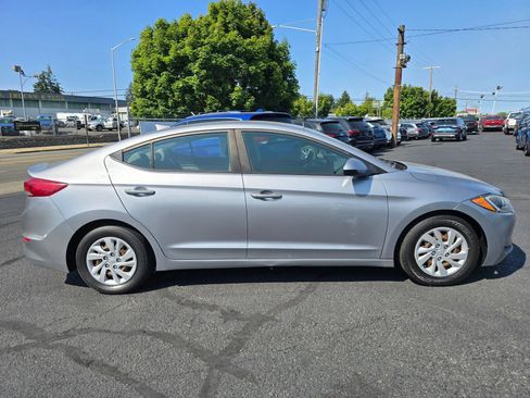 Used 2017 Hyundai Elantra SE FWD image 6