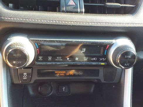 Used 2021 Toyota RAV4 LE AWD/4WD image 19