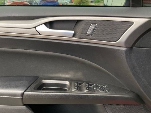 Used 2020 Ford Fusion SE FWD image 13