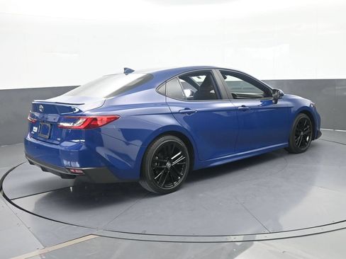 Used 2025 Toyota Camry SE FWD image 6