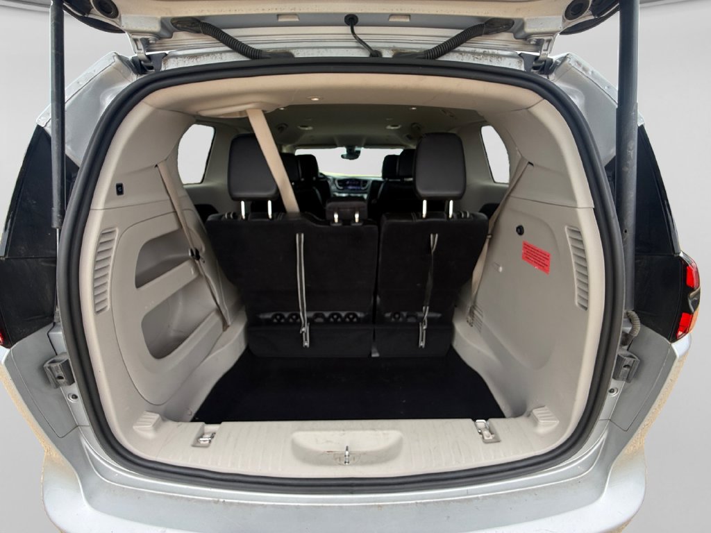 Used 2024 Chrysler Pacifica Touring-L FWD image 43