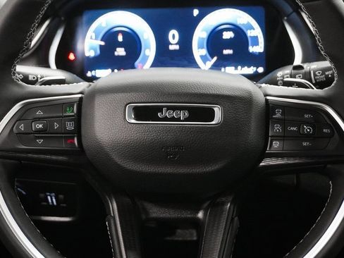 Certified 2025 Jeep Grand Cherokee Laredo w/ Luxury Tech Group I image 22