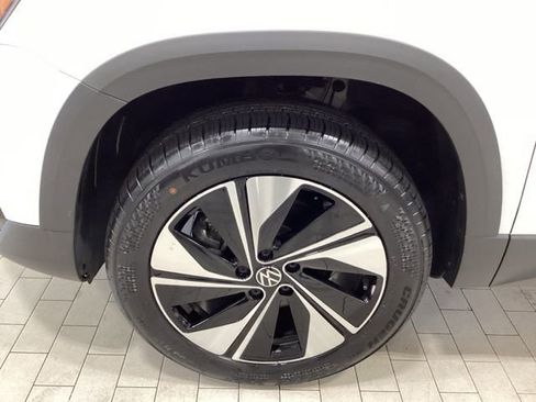 Used 2024 Volkswagen Taos SE AWD/4WD image 20