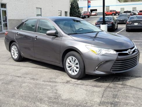 Used 2016 Toyota Camry LE image 3