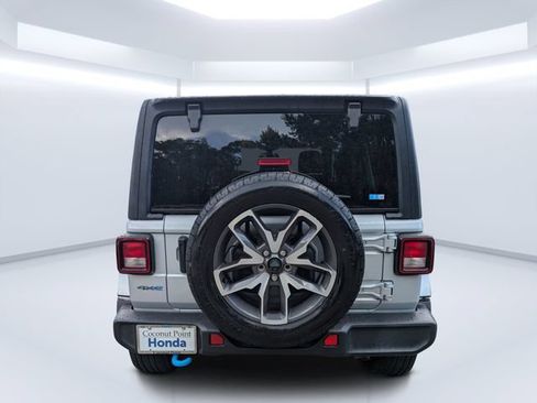 Used 2024 Jeep Wrangler Unlimited AWD/4WD image 4