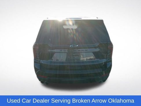 Used 2025 Chevrolet Suburban Z71 image 7
