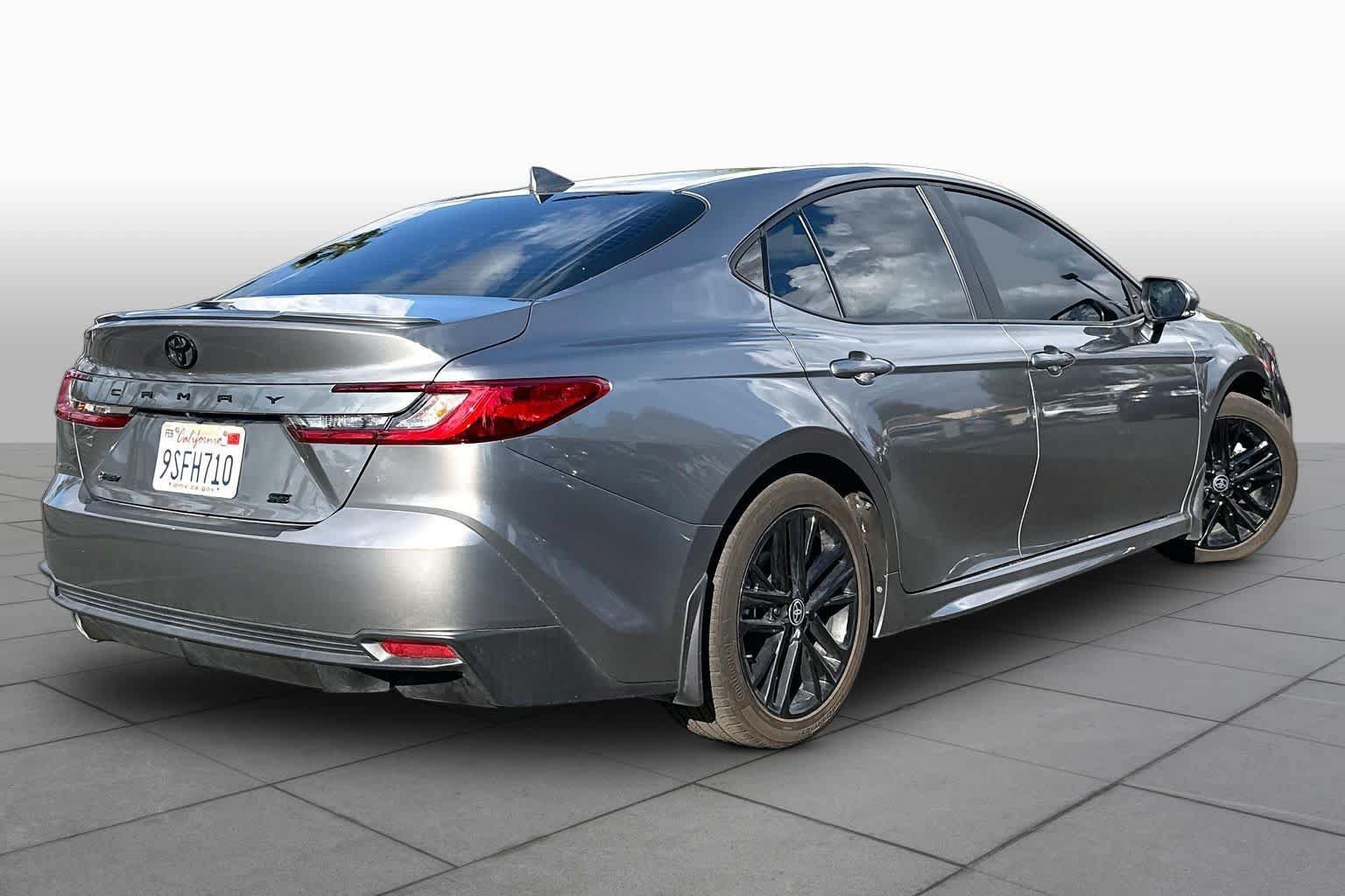 Used 2025 Toyota Camry SE FWD image 12