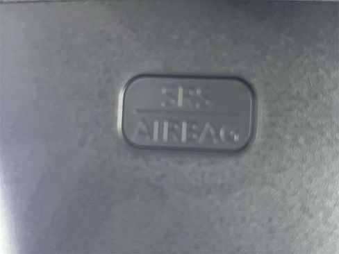 Used 2023 Nissan Kicks SR image 30