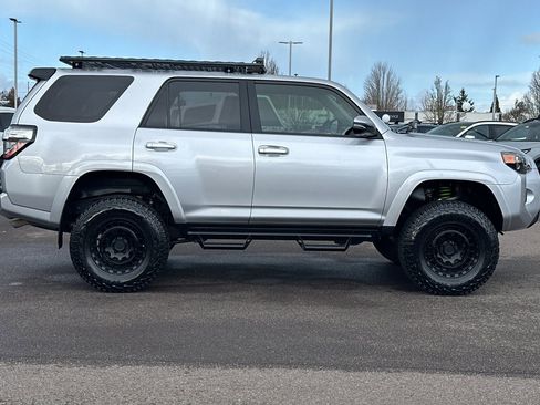 Used 2021 Toyota 4Runner SR5 Premium image 3