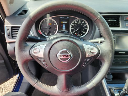 Used 2016 Nissan Sentra SR w/ SR Premium Package image 9