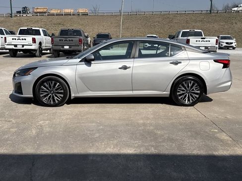 Used 2024 Nissan Altima 2.5 SV w/ SV Premium Package image 11