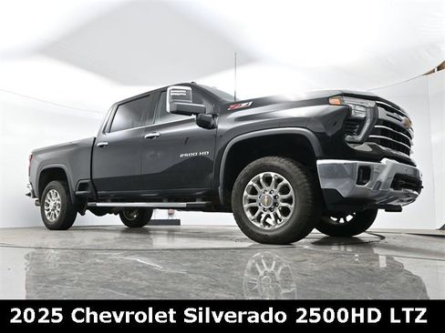 Used 2025 Chevrolet Silverado 2500 LTZ w/ LTZ Premium Package image 9