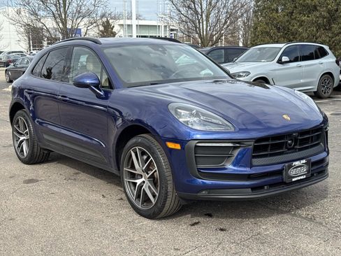 Used 2024 Porsche Macan image 3