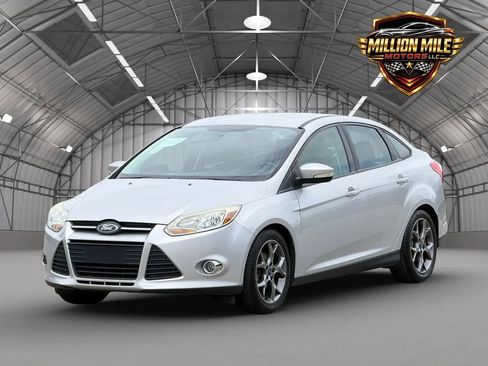 Used 2014 Ford Focus SE w/ Equipment Group 201A FWD image 6
