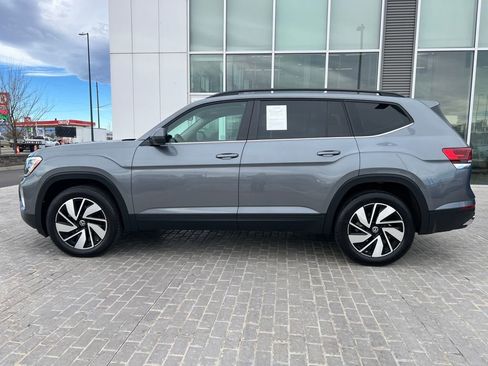 Certified 2025 Volkswagen Atlas SE image 3