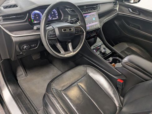 Used 2023 Jeep Grand Cherokee Limited AWD/4WD image 12