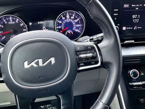 Used 2024 Kia Carnival LX FWD image 24