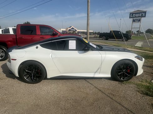 Used 2024 Nissan Z Performance w/ Floor Mat Package RWD image 4