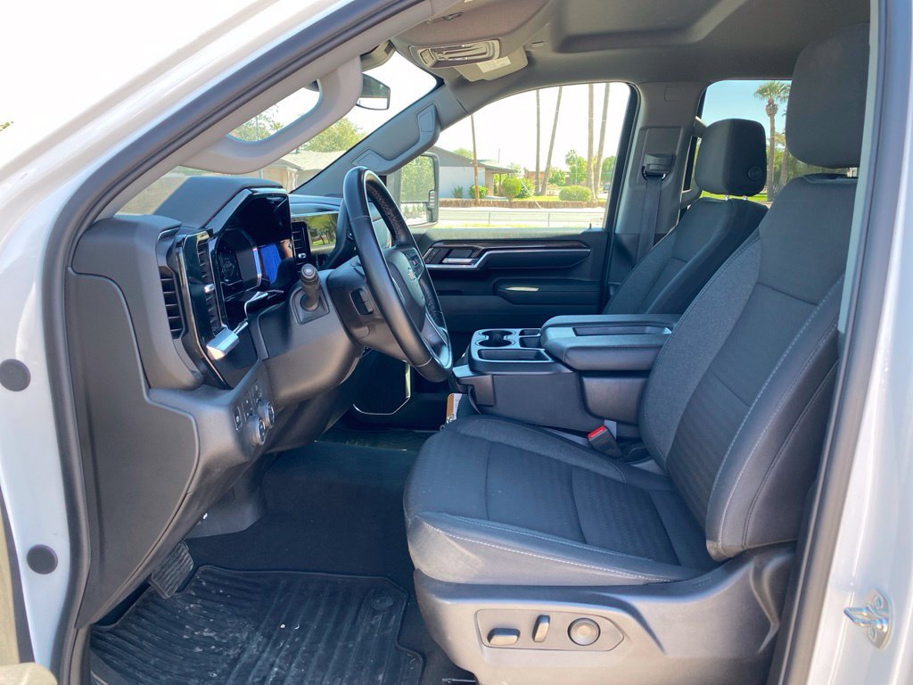 Used 2025 Chevrolet Silverado 2500 LT w/ Convenience Package AWD/4WD image 7