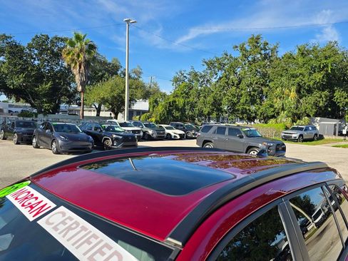 Used 2025 Toyota Corolla Cross AWD Hybrid w/ Moonroof Package image 11