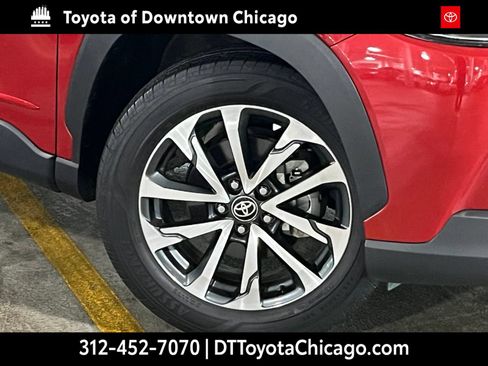 Used 2022 Toyota Corolla Cross XLE w/ Convenience Package AWD/4WD image 2