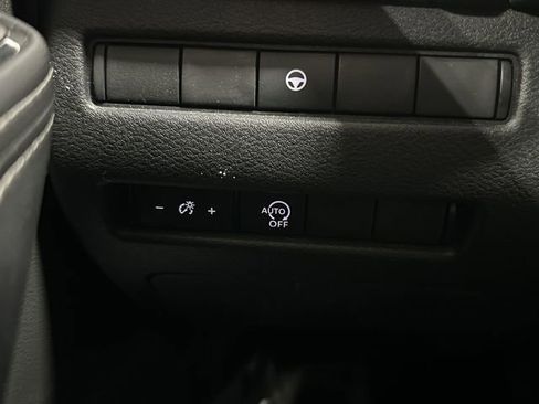 Used 2023 Nissan Rogue SV image 30