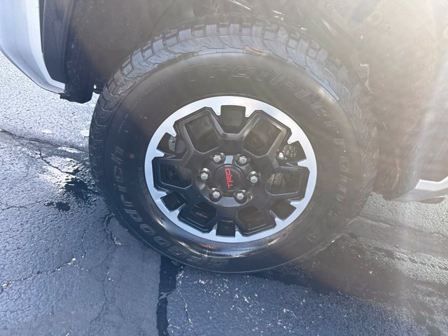 Used 2025 Toyota Tacoma TRD Off-Road AWD/4WD image 23
