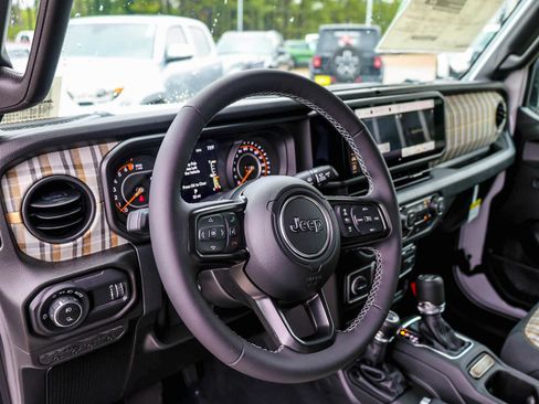 New 2026 Jeep Gladiator Mojave AWD/4WD image 18