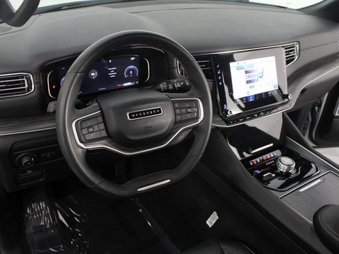Used 2023 Jeep Wagoneer L Series II image 9