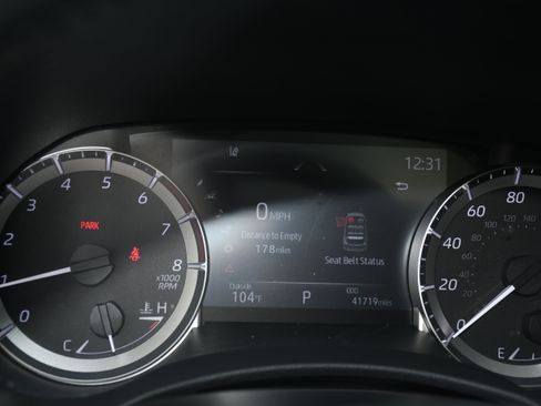 Used 2023 Toyota Highlander XLE FWD image 14