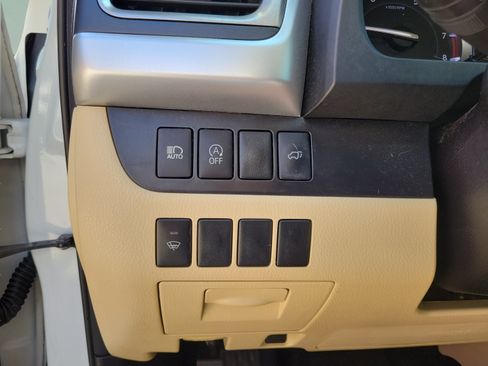 Used 2018 Toyota Highlander XLE FWD image 11