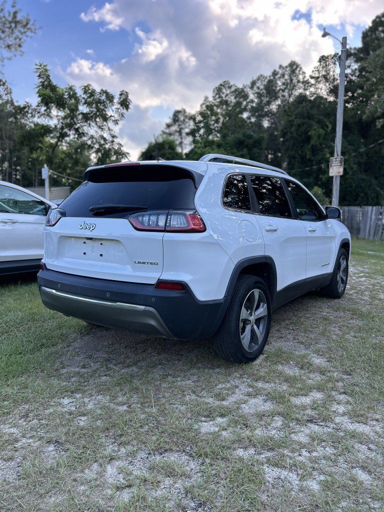 Used 2019 Jeep Cherokee Limited FWD image 3