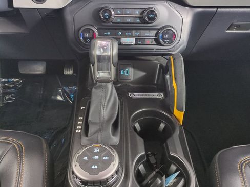 Used 2023 Ford Bronco Badlands image 21