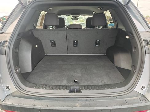 Used 2025 Chevrolet Equinox LT w/ Safety and Technology Package FWD image 9