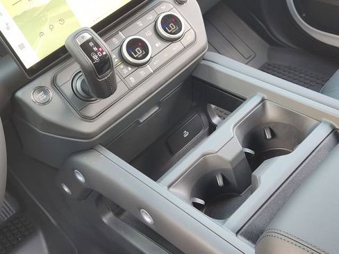 New 2026 Land Rover Defender 130 X-Dynamic SE AWD/4WD image 19