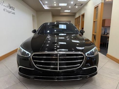 Used 2025 Mercedes-Benz S 580 4MATIC Sedan image 2