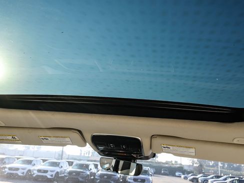 New 2026 Land Rover Range Rover SE image 25