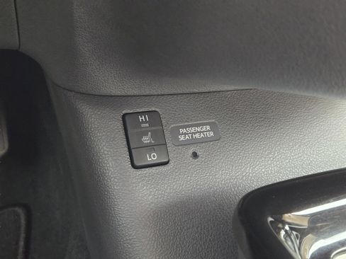 Used 2016 Toyota Prius Four FWD image 17