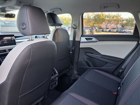 New 2026 Volkswagen Taos SE image 5