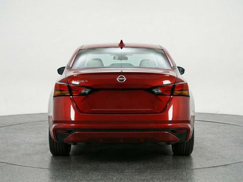 Used 2025 Nissan Altima 2.5 SV image 6