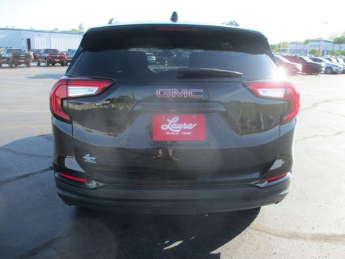 Used 2024 GMC Terrain SLE w/ Elevation Edition image 7
